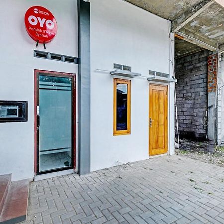 OYO 90325 Pondok Dnayu Syariah Jarakan Bagian luar foto