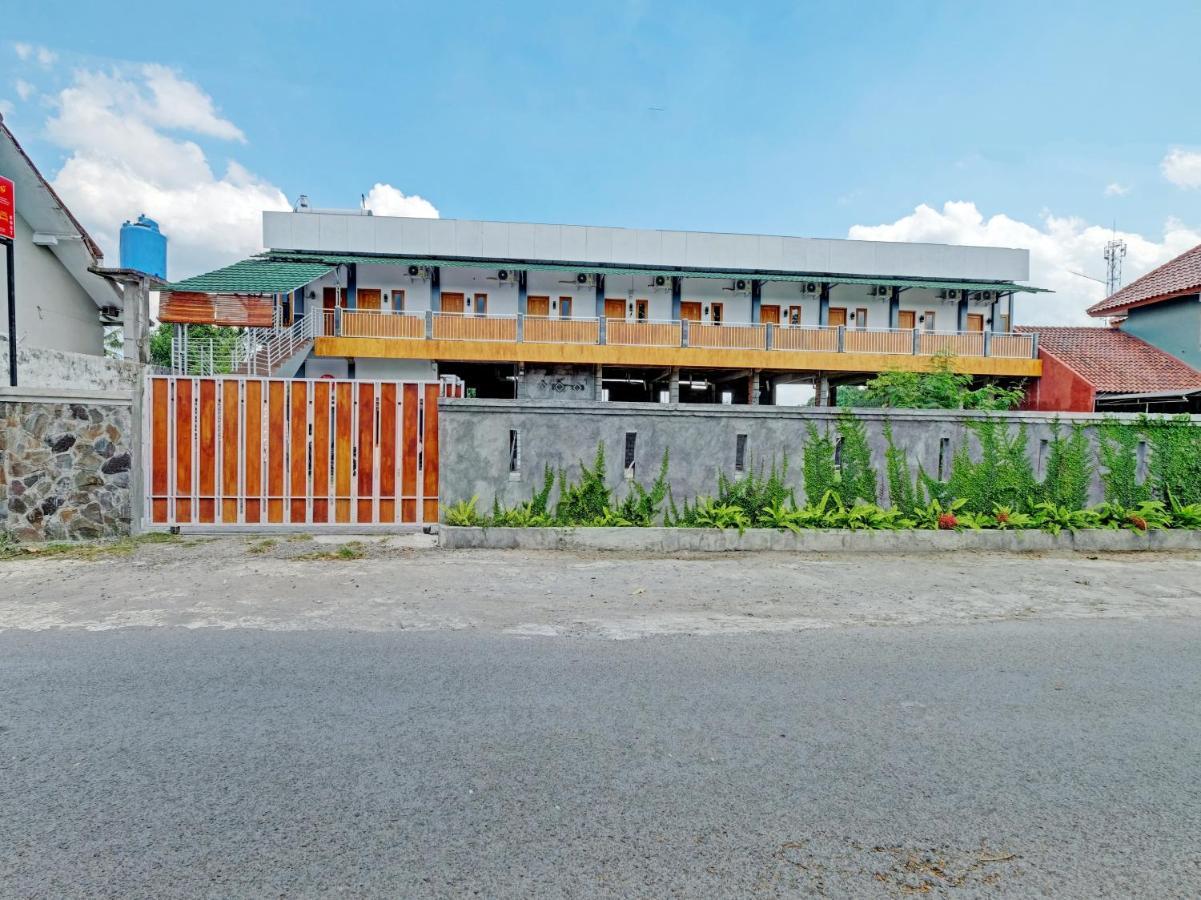 OYO 90325 Pondok Dnayu Syariah Jarakan Bagian luar foto